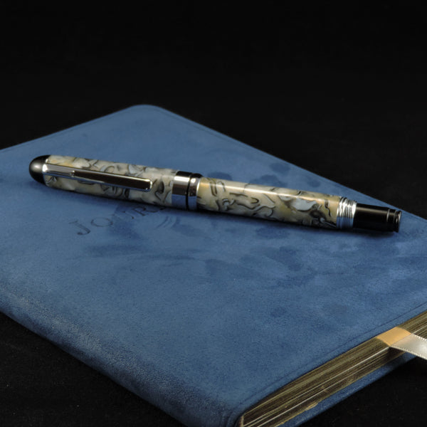 The EURO Fountain PEN in Fractured Gold